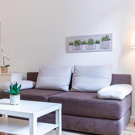 Budget-Friendly 2Br Apt With Great Location Apartment Wina Bagian luar foto