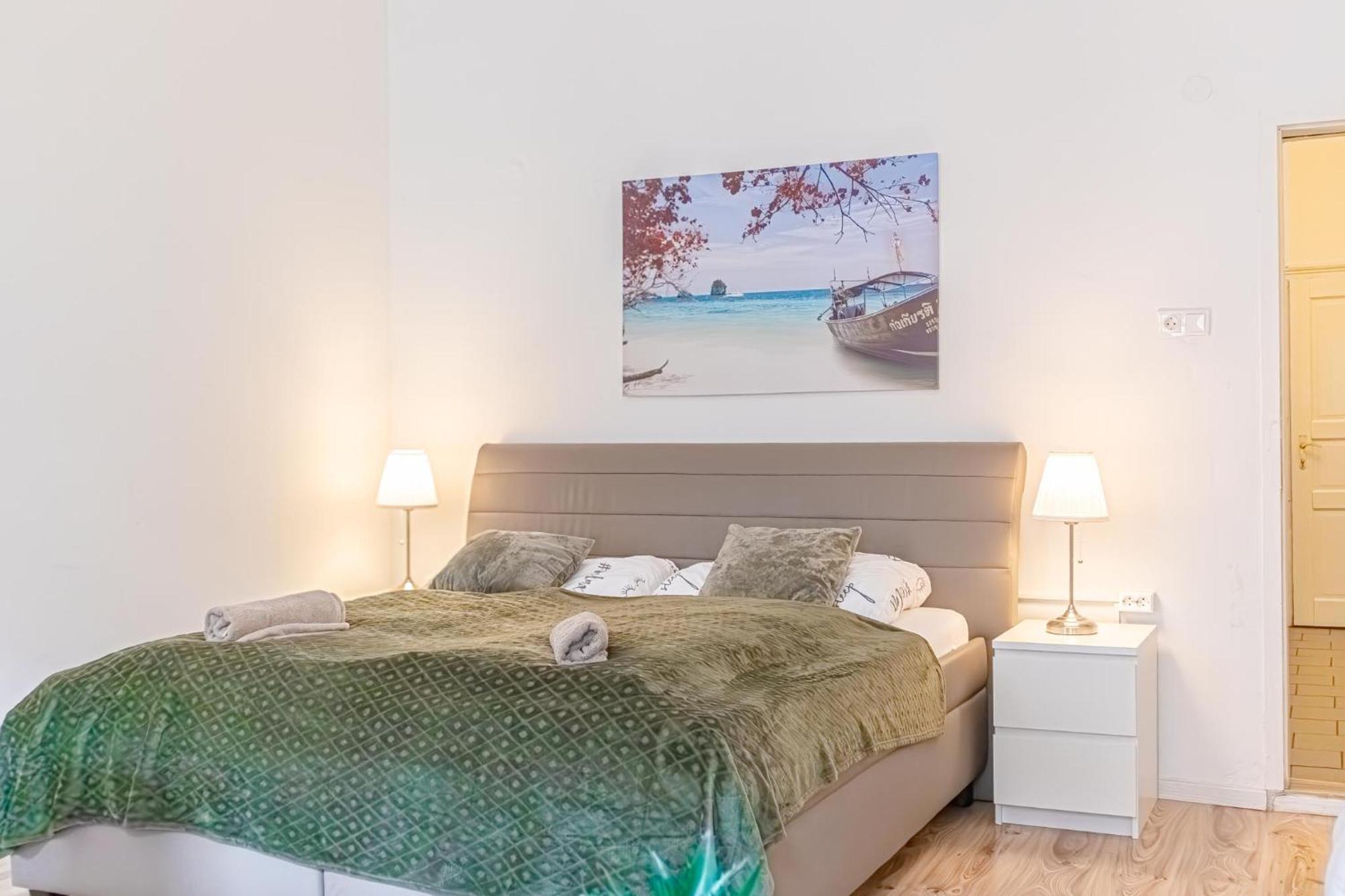 Budget-Friendly 2Br Apt With Great Location Apartment Wina Bagian luar foto