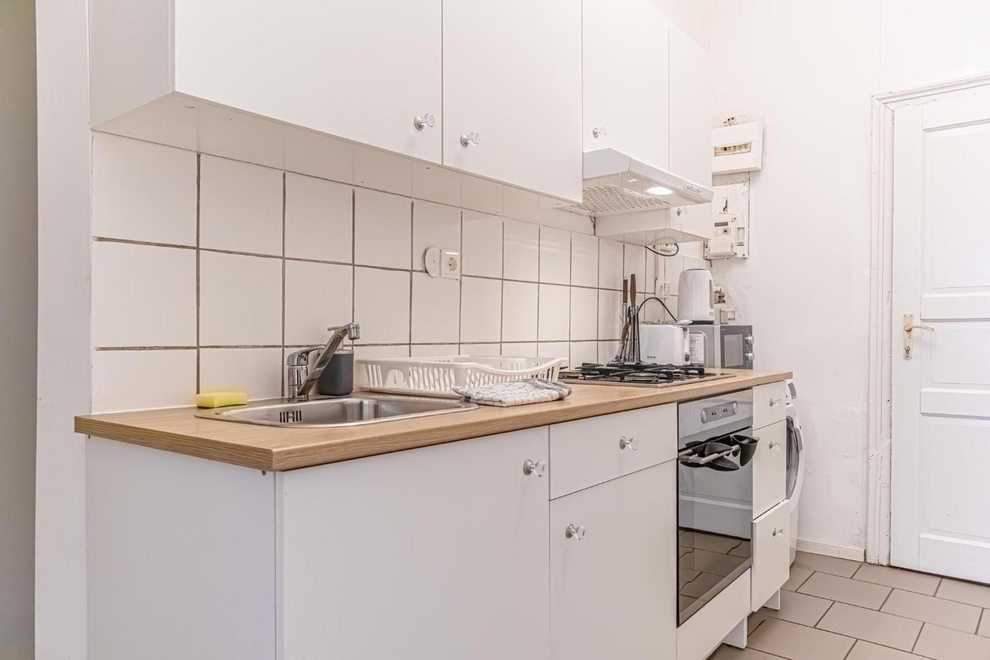 Budget-Friendly 2Br Apt With Great Location Apartment Wina Bagian luar foto