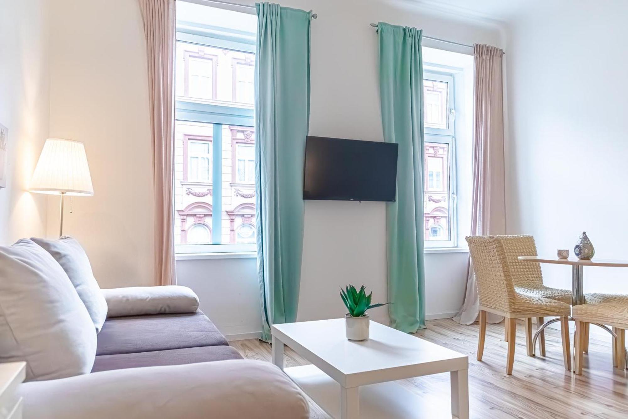 Budget-Friendly 2Br Apt With Great Location Apartment Wina Bagian luar foto