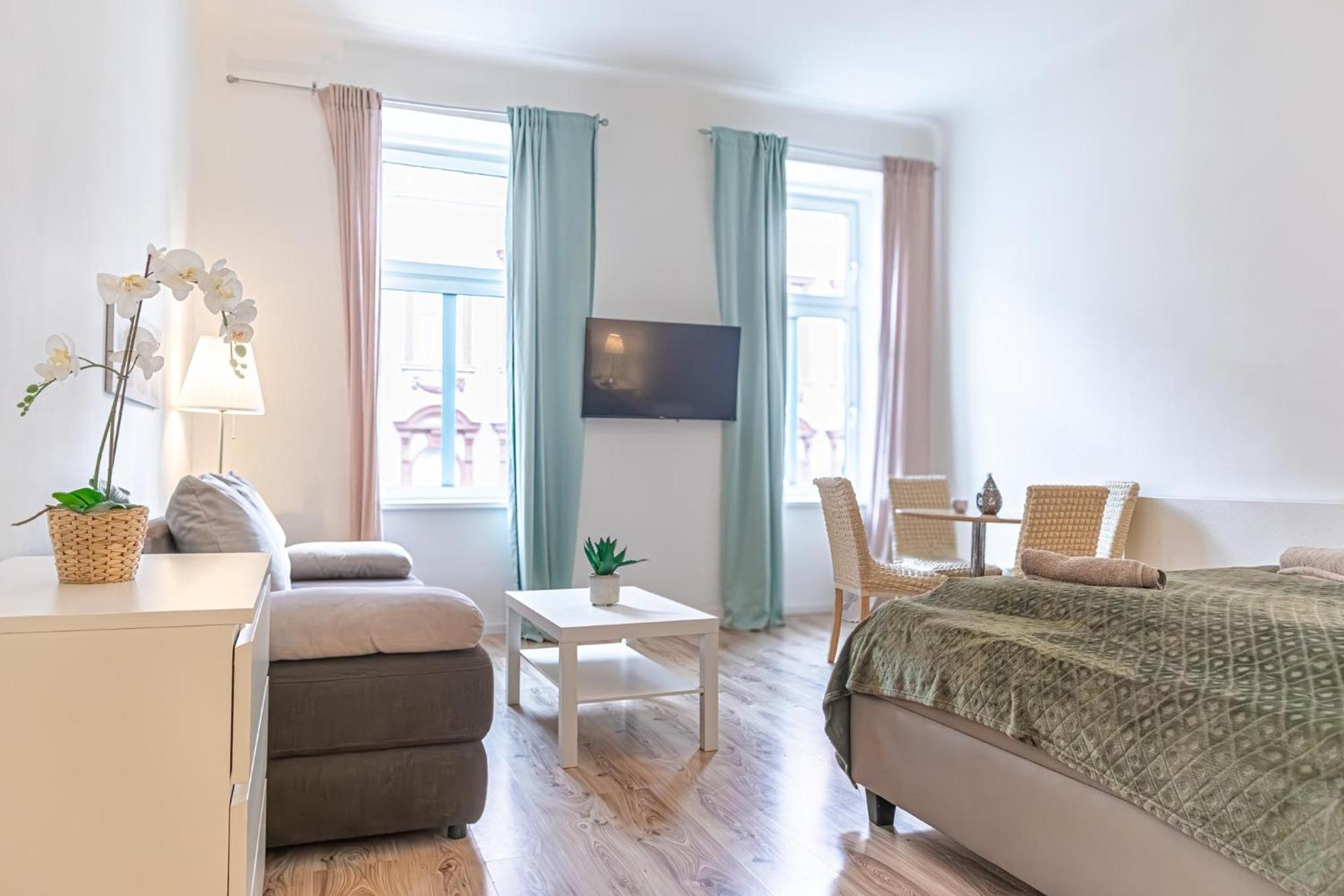 Budget-Friendly 2Br Apt With Great Location Apartment Wina Bagian luar foto