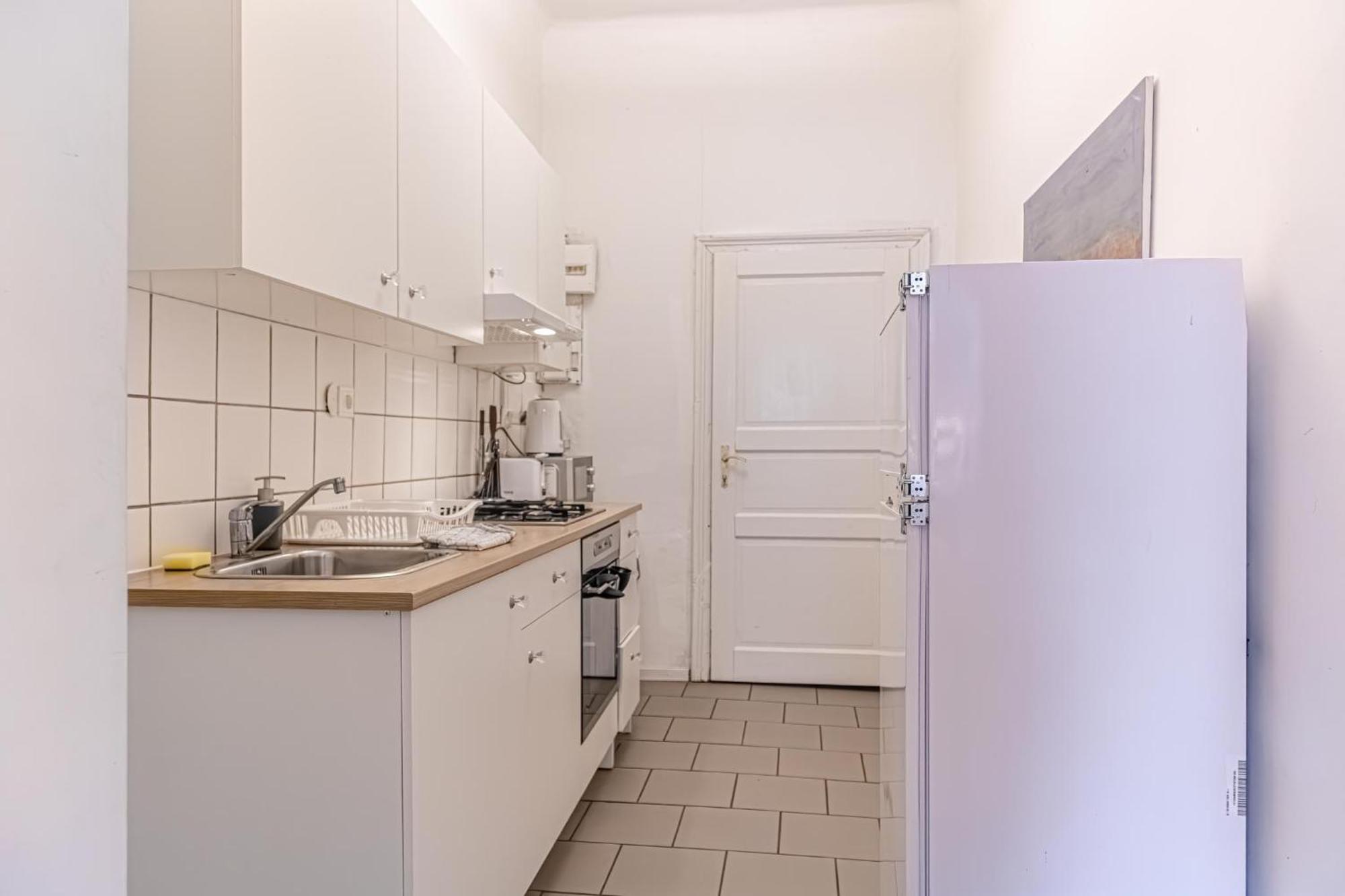 Budget-Friendly 2Br Apt With Great Location Apartment Wina Bagian luar foto