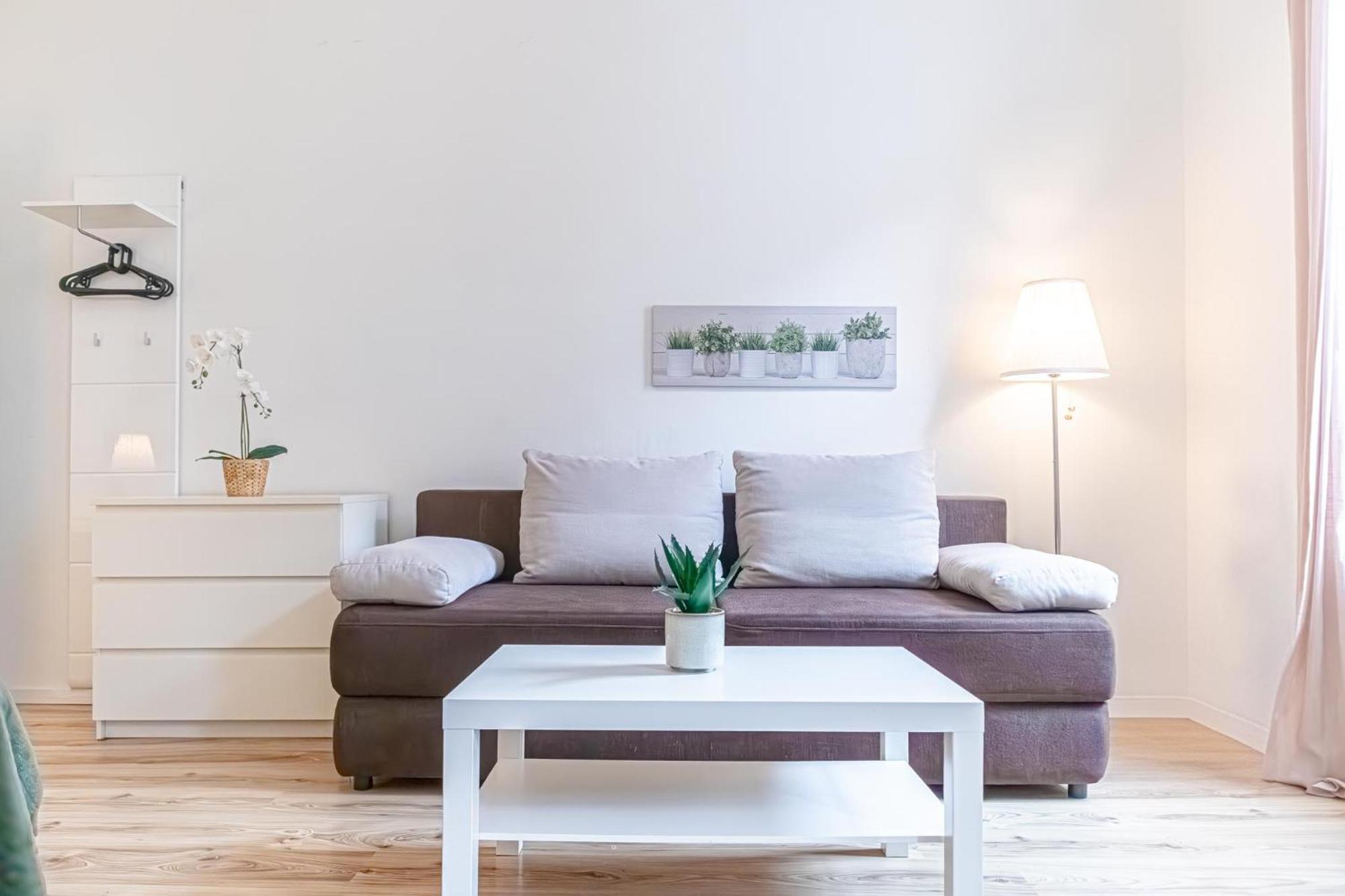 Budget-Friendly 2Br Apt With Great Location Apartment Wina Bagian luar foto