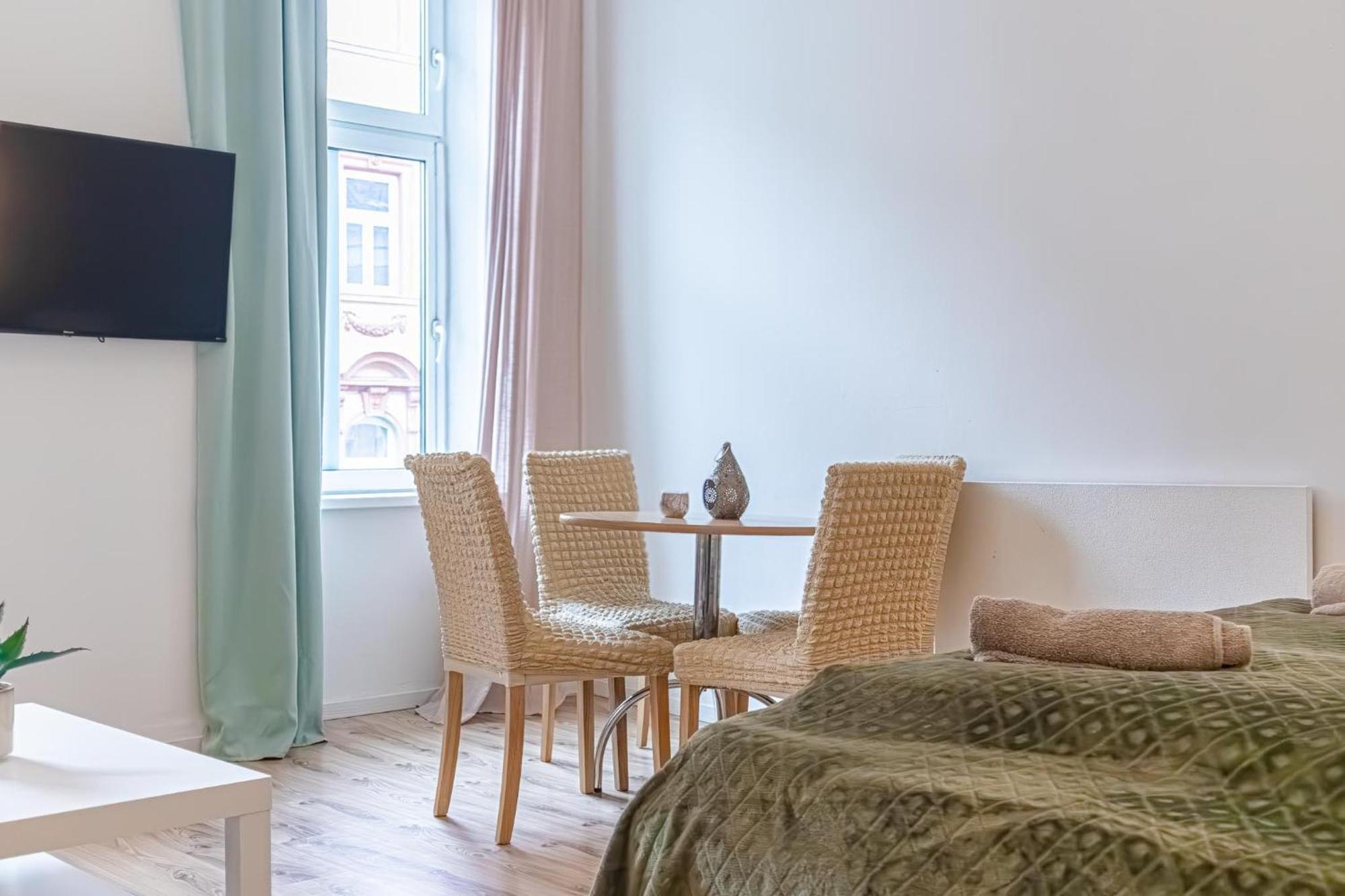 Budget-Friendly 2Br Apt With Great Location Apartment Wina Bagian luar foto