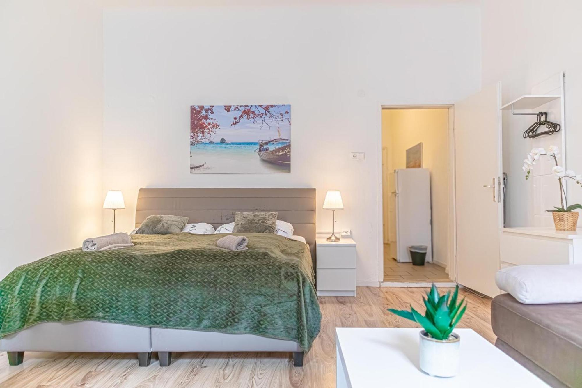 Budget-Friendly 2Br Apt With Great Location Apartment Wina Bagian luar foto