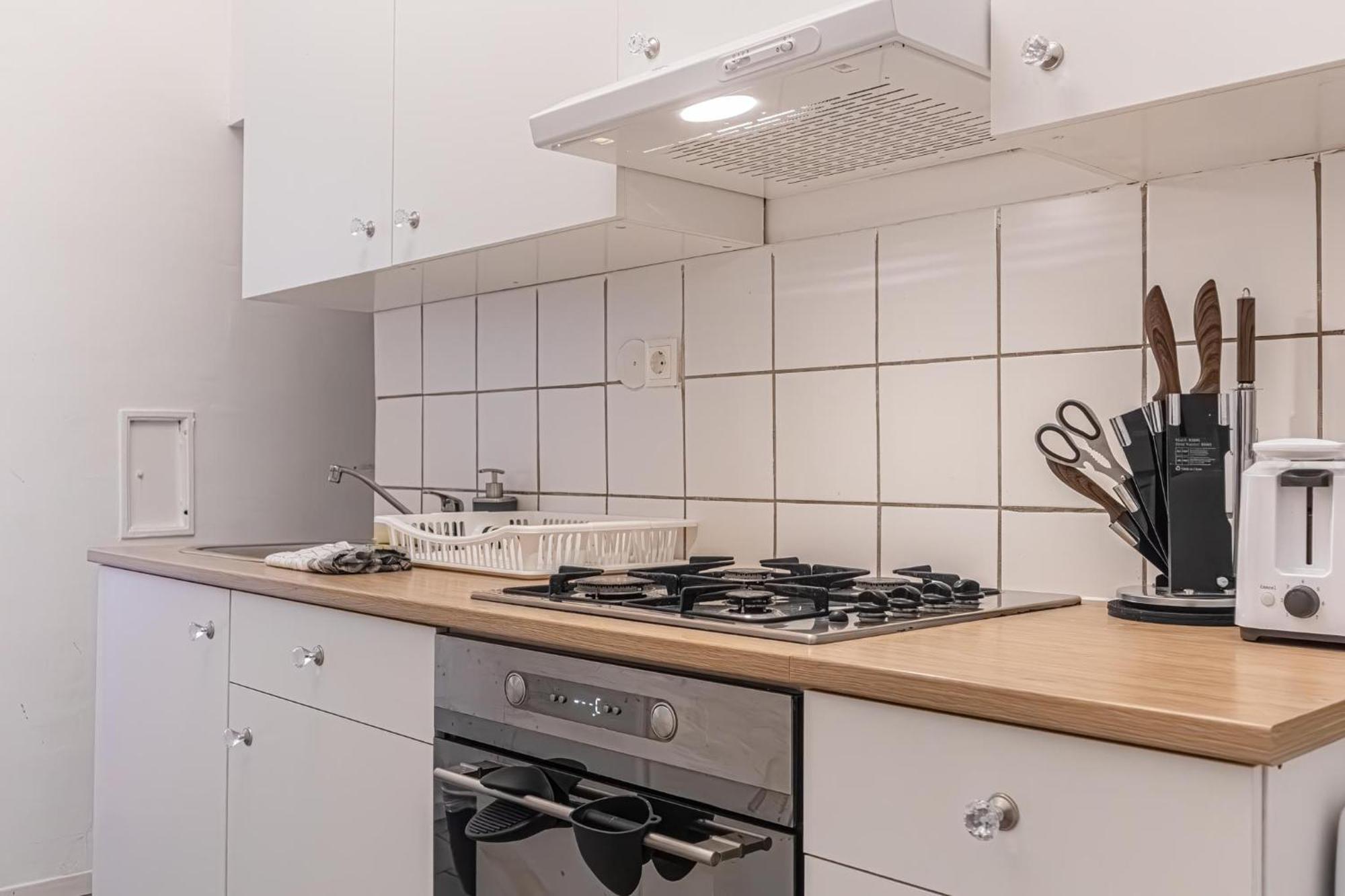 Budget-Friendly 2Br Apt With Great Location Apartment Wina Bagian luar foto