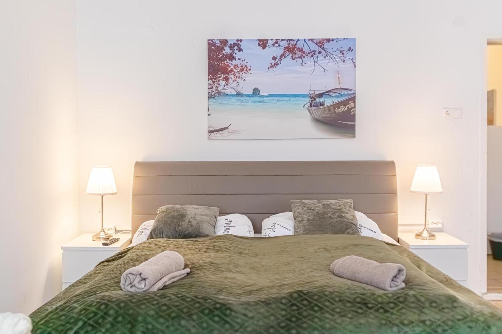 Budget-Friendly 2Br Apt With Great Location Apartment Wina Bagian luar foto