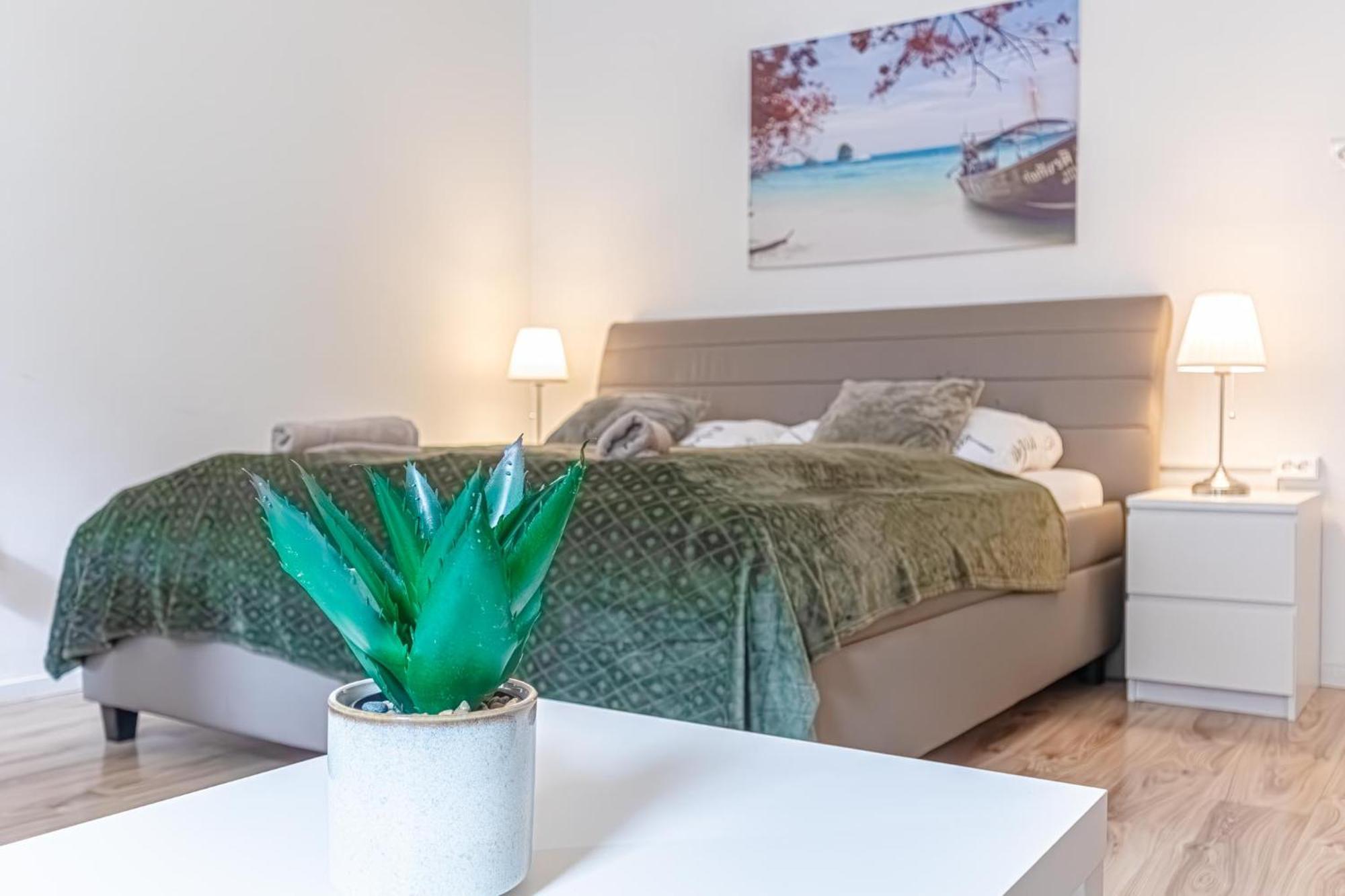 Budget-Friendly 2Br Apt With Great Location Apartment Wina Bagian luar foto